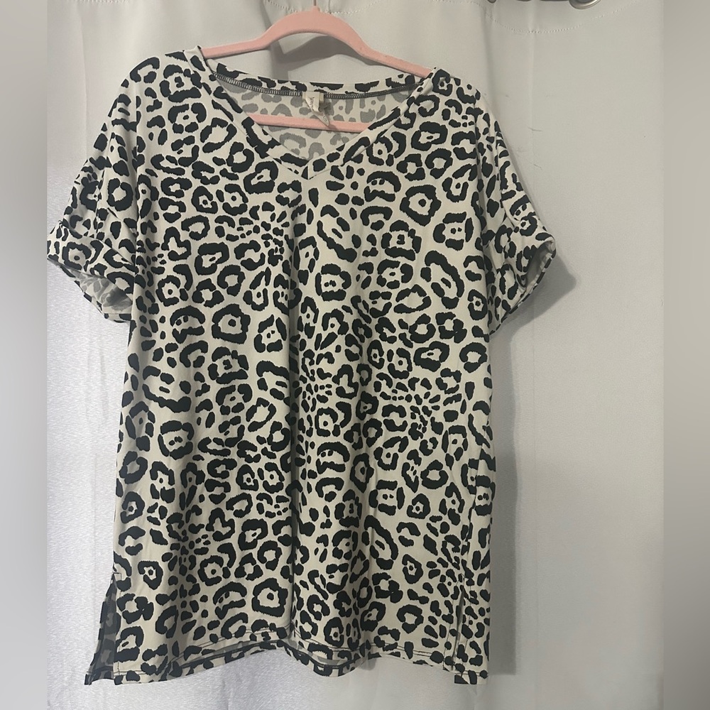 Leopard print Vneck